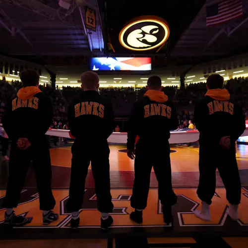 wrestling team huddle 
